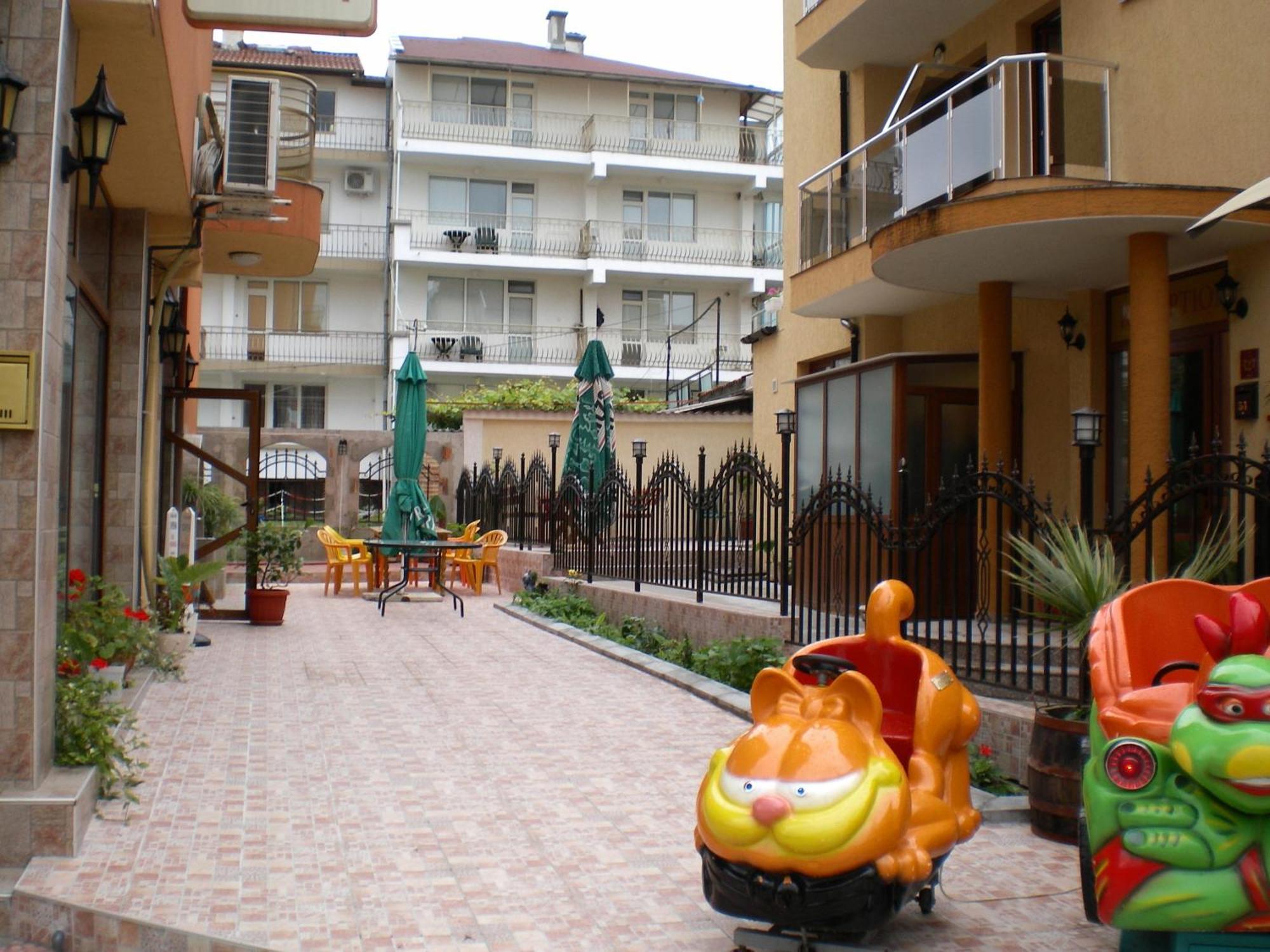 Hotel Sirena Primorsko Exteriör bild